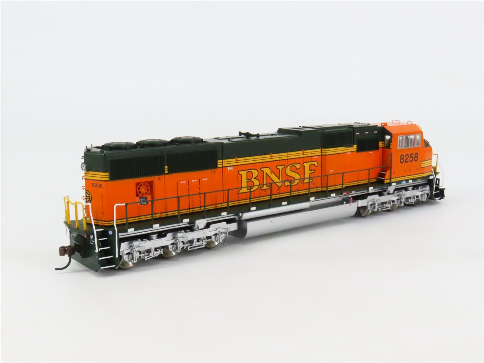 HO Scale Athearn Genesis G6176 BNSF Railway Heritage SD75M Diesel #8258