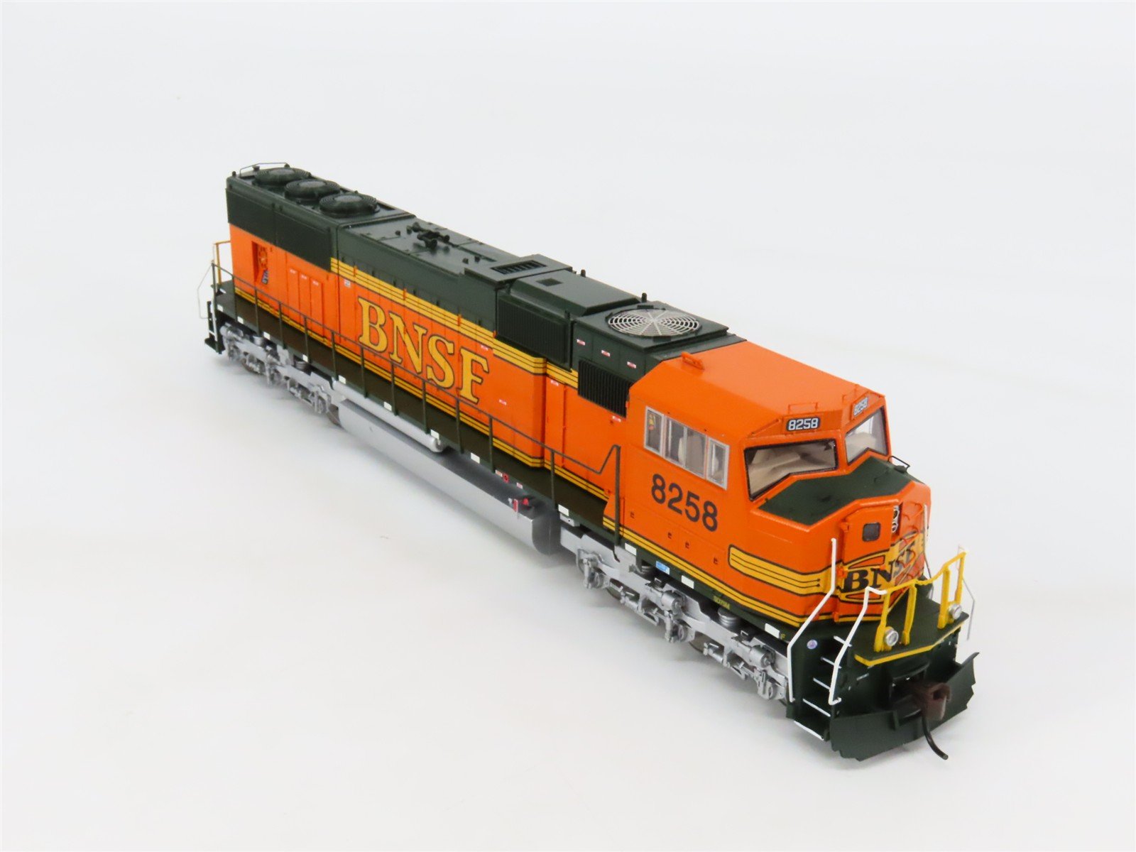HO Scale Athearn Genesis G6176 BNSF Railway Heritage SD75M Diesel #8258