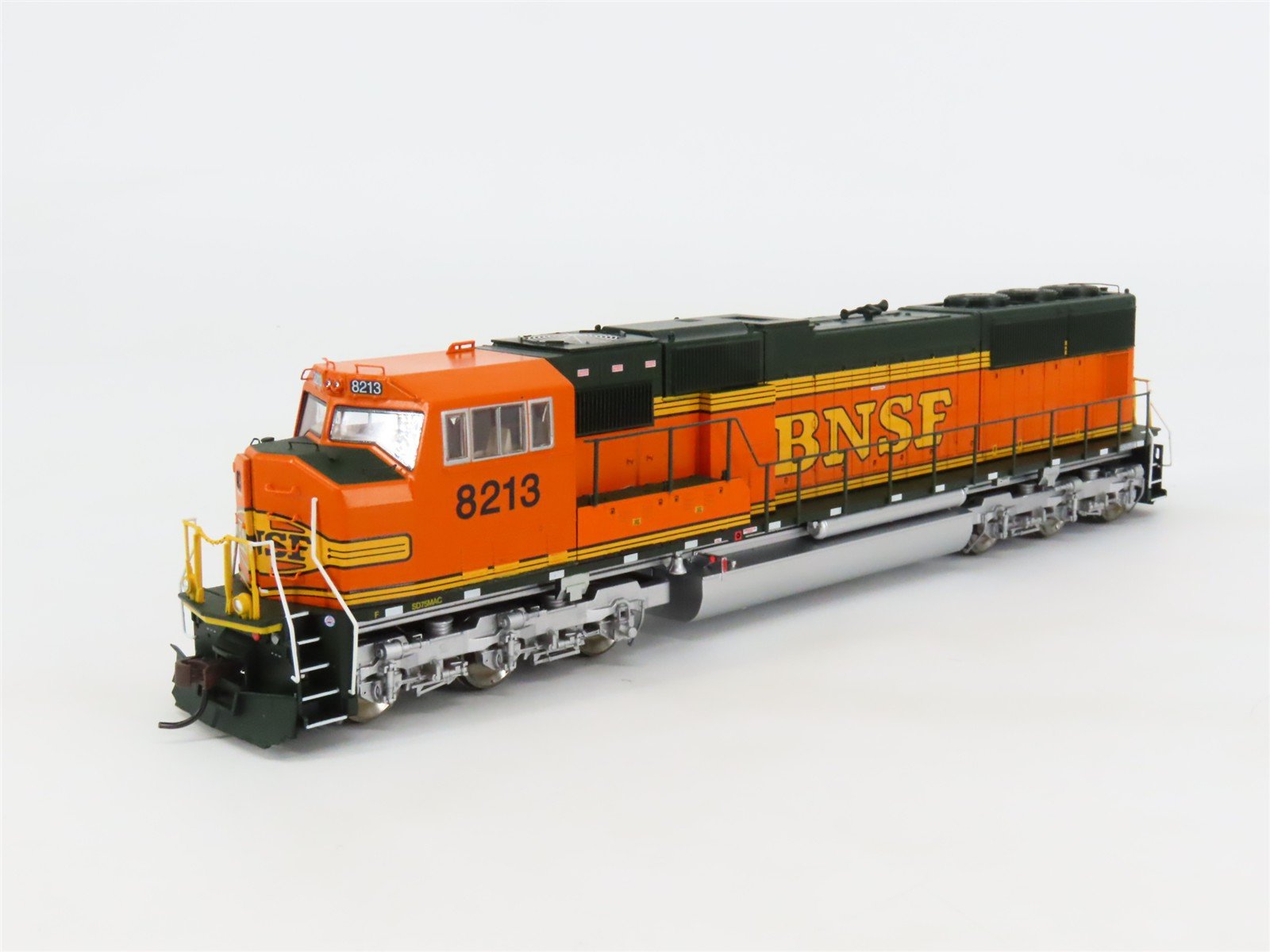 HO Scale Athearn Genesis G6174 BNSF Railway Heritage SD75M Diesel #8213