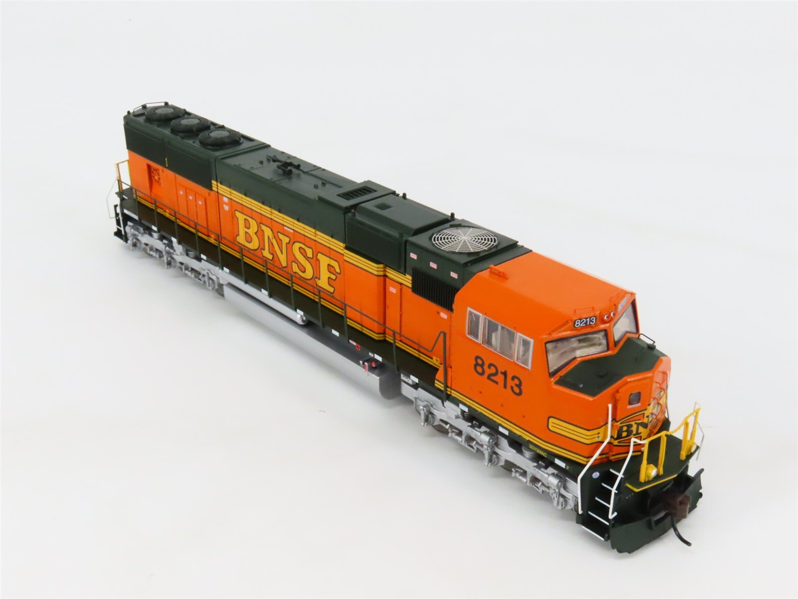 HO Scale Athearn Genesis G6174 BNSF Railway Heritage SD75M Diesel #8213