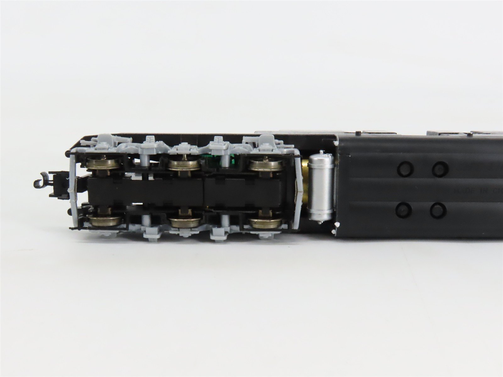 HO Scale Proto 2000 8046 CB&Q Burlington Route EMD E8/9A Diesel #9943A