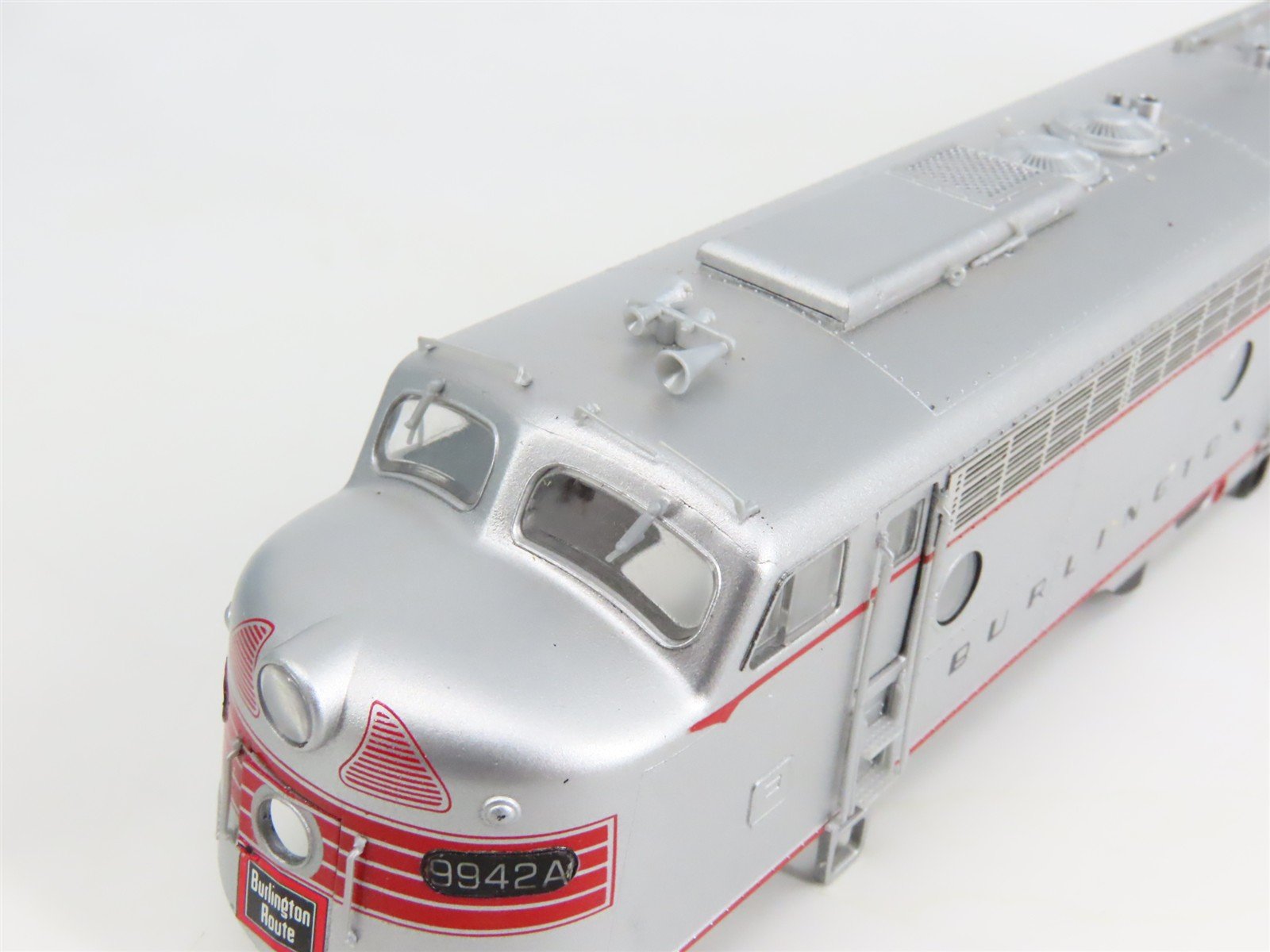 HO Scale Proto 2000 8045 CB&Q Burlington Route EMD E8/9A Diesel #9942A