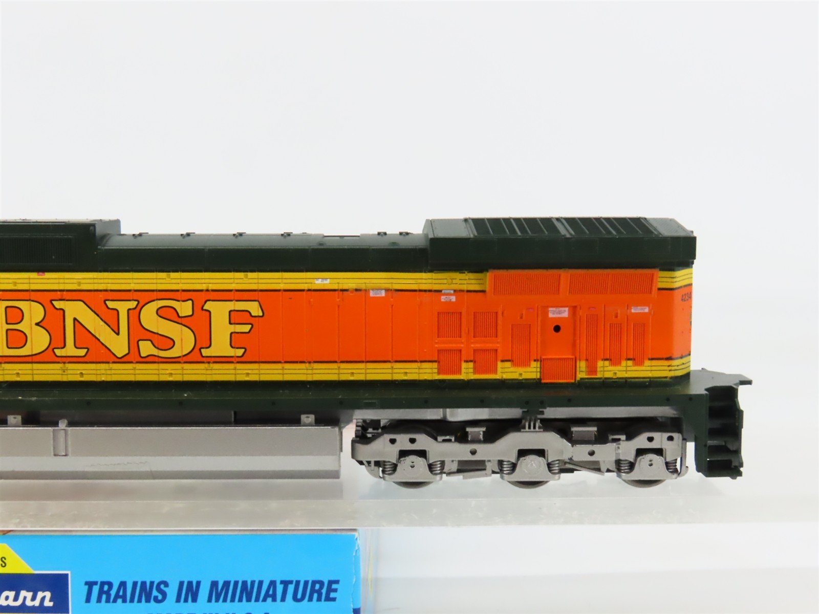 HO Scale Athearn 04944 BNSF Railway Heritage GE C44-9W 