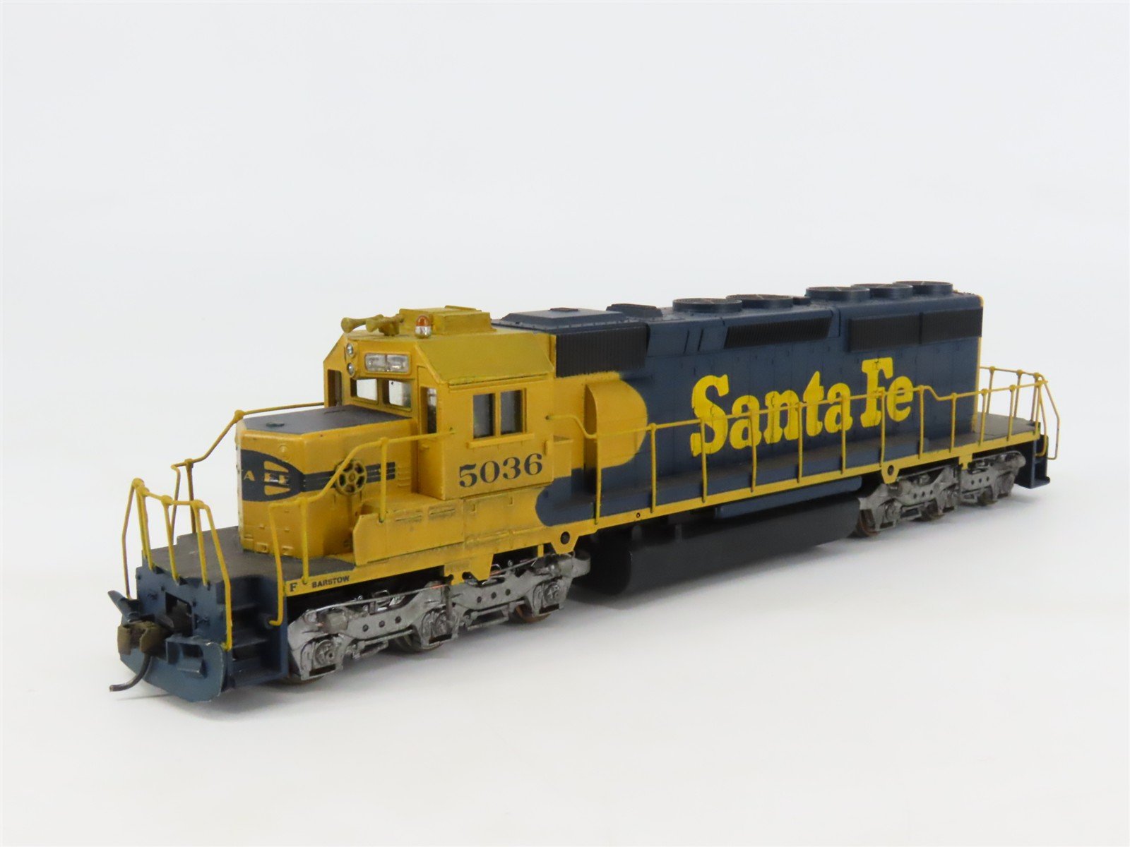 HO Scale Athearn 4401 ATSF Santa Fe EMD SD40-2 Diesel #5036 - Weathered