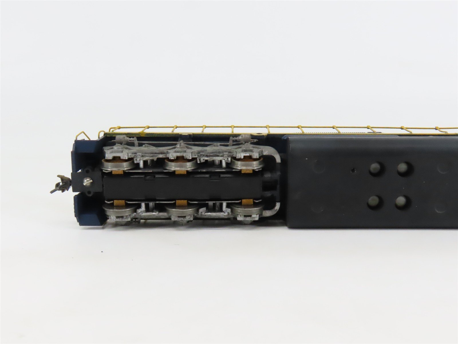 HO Scale Athearn 4401 ATSF Santa Fe EMD SD40-2 Diesel #5036 - Weathered