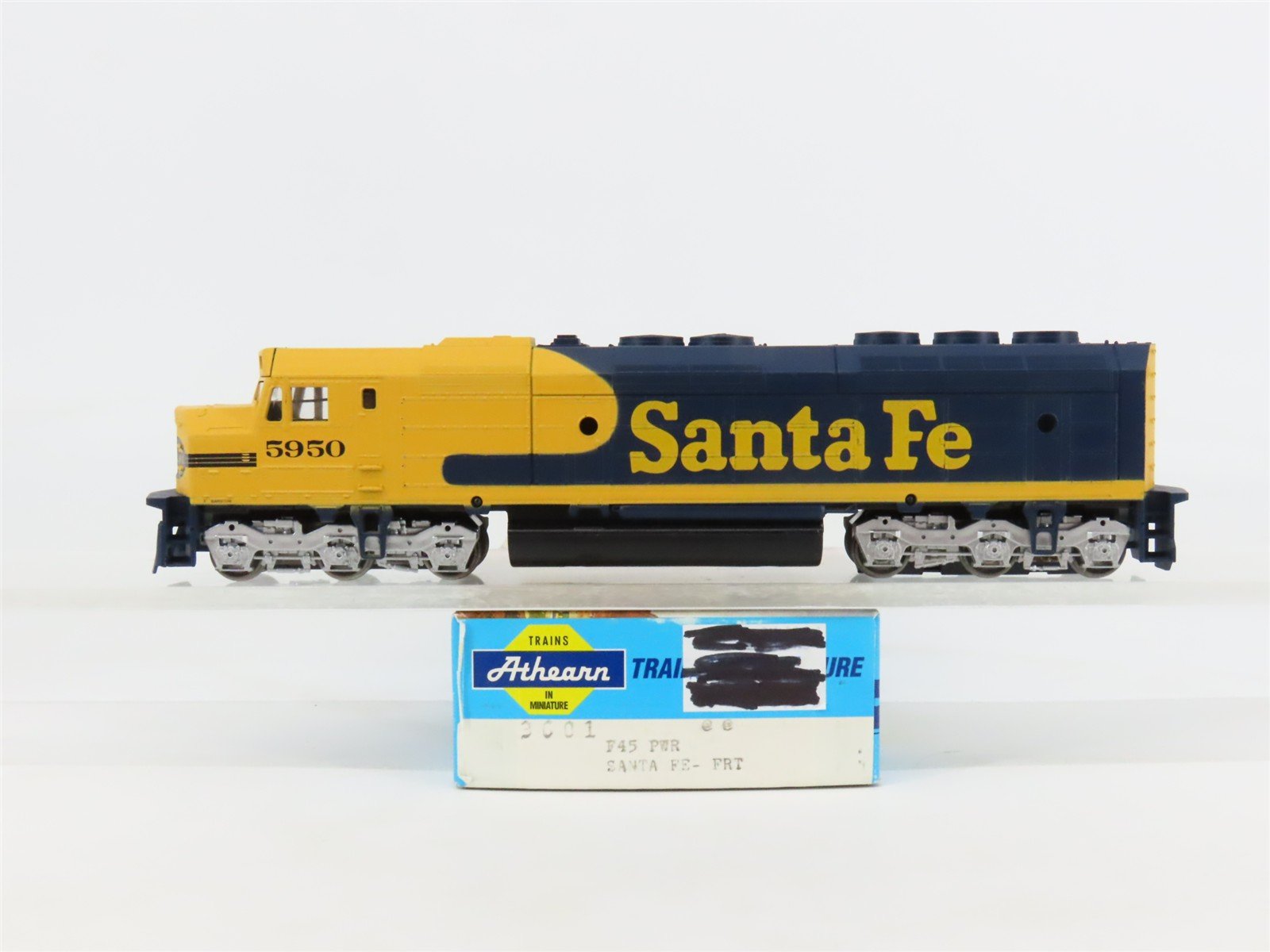 HO Scale Athearn 3601 ATSF Santa Fe EMD F45 Diesel Locomotive #5950