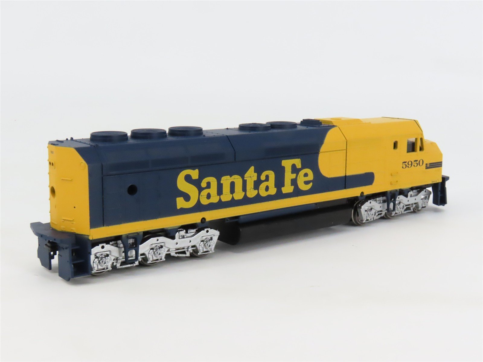 HO Scale Athearn 3601 ATSF Santa Fe EMD F45 Diesel Locomotive #5950
