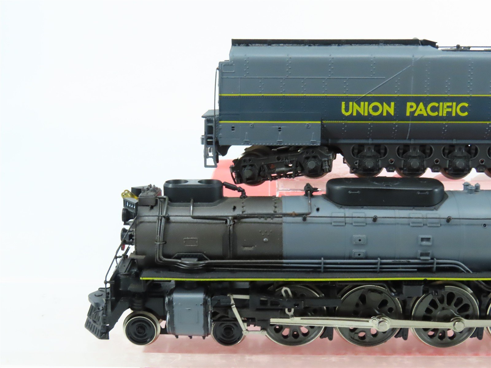 HO Scale Rivarossi 1572 UP Union Pacific 4-8-4 FEF-3 Steam Locomotive #8444