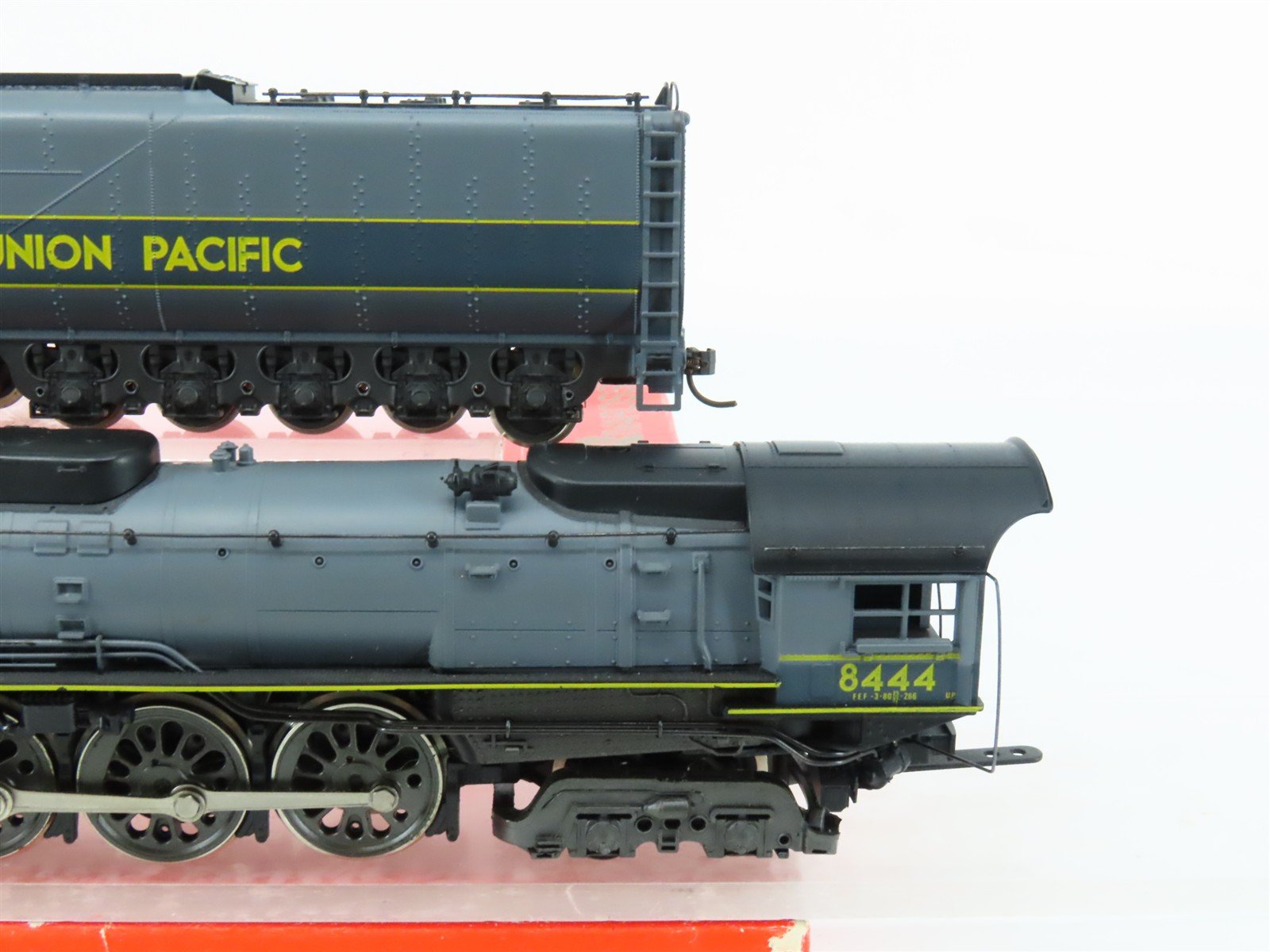 HO Scale Rivarossi 1572 UP Union Pacific 4-8-4 FEF-3 Steam Locomotive #8444
