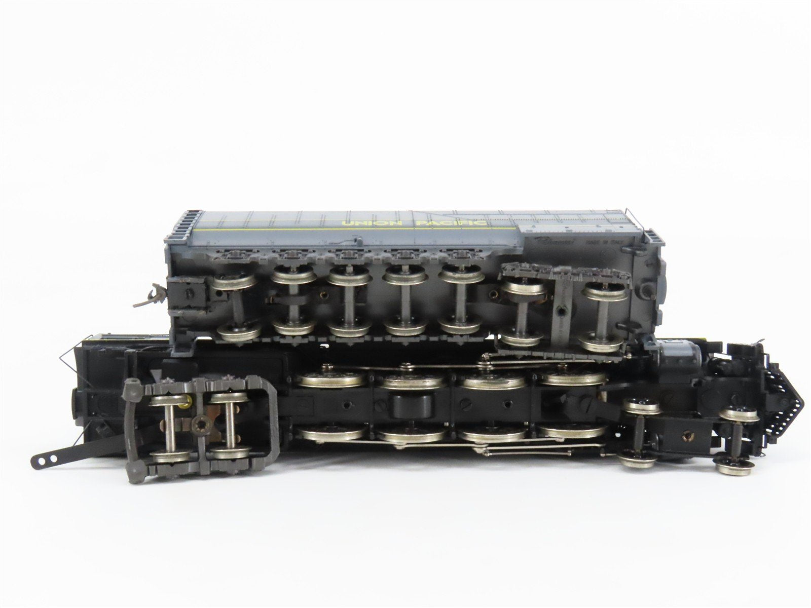 HO Scale Rivarossi 1572 UP Union Pacific 4-8-4 FEF-3 Steam Locomotive #8444