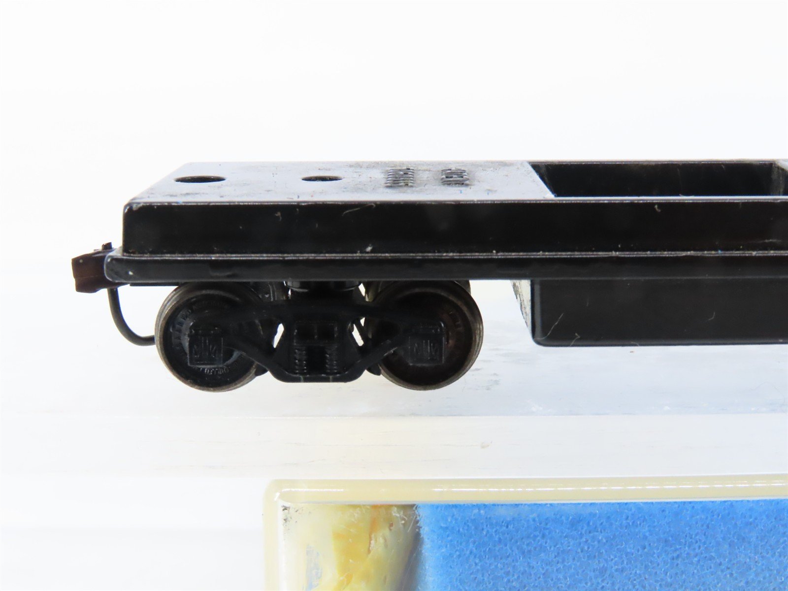 HO Scale Centerline Cleaning Car w/ 2 Roller Covers