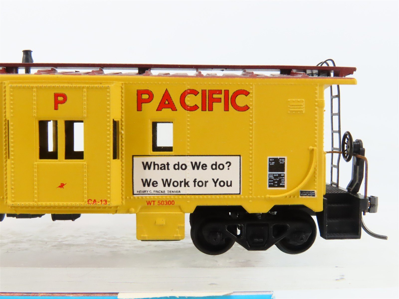 HO Scale Athearn 1180 UP Union Pacific Bay Window Caboose #24565