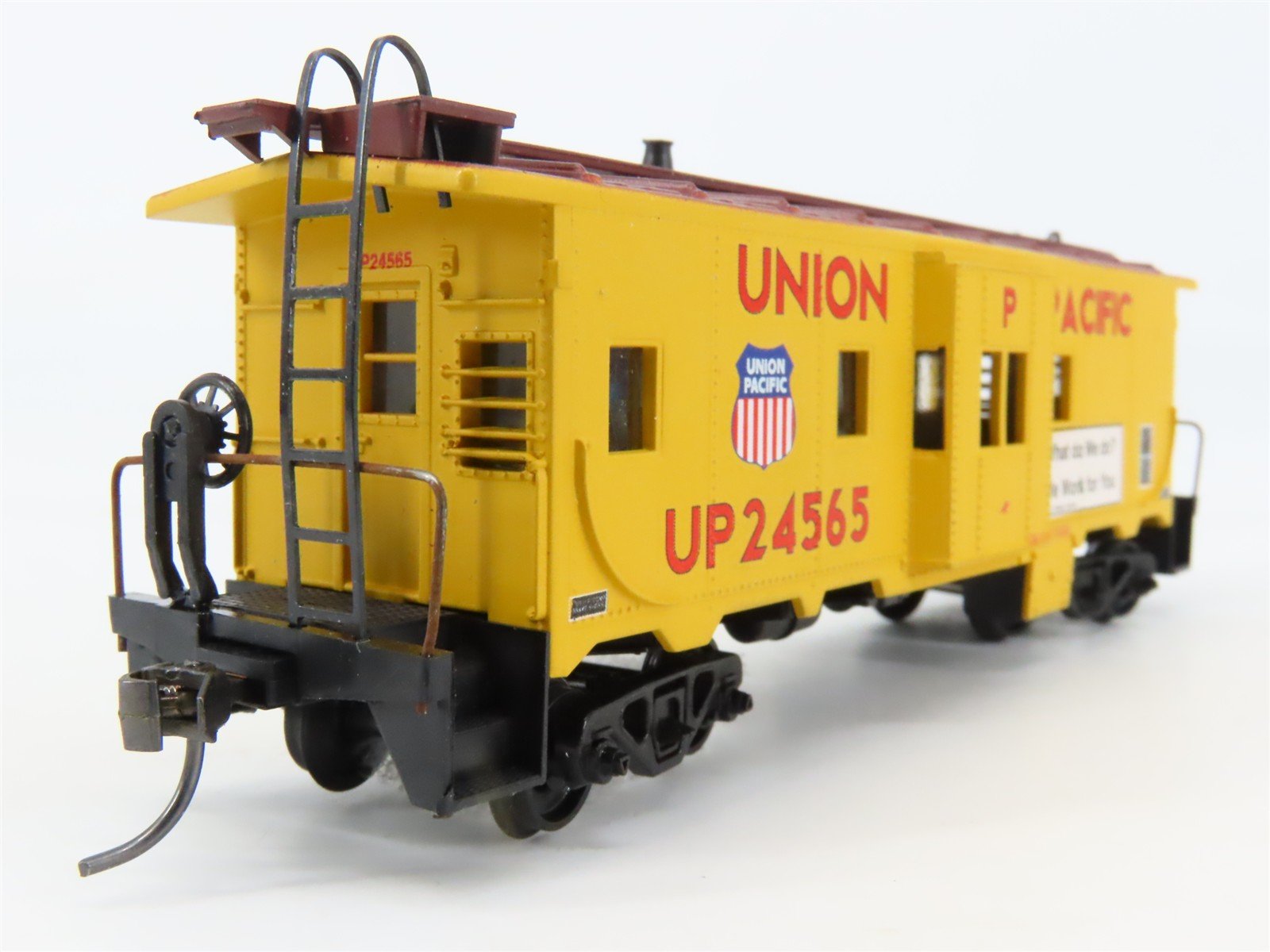 HO Scale Athearn 1180 UP Union Pacific Bay Window Caboose #24565