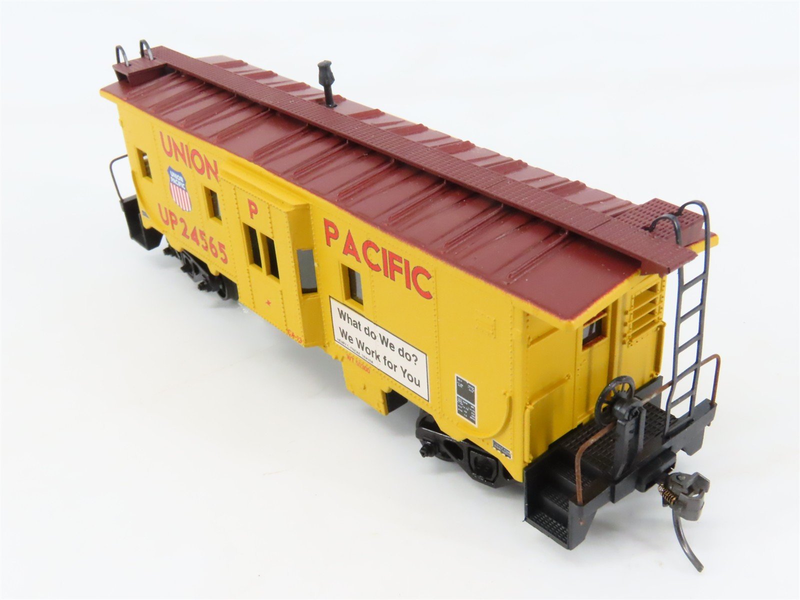 HO Scale Athearn 1180 UP Union Pacific Bay Window Caboose #24565