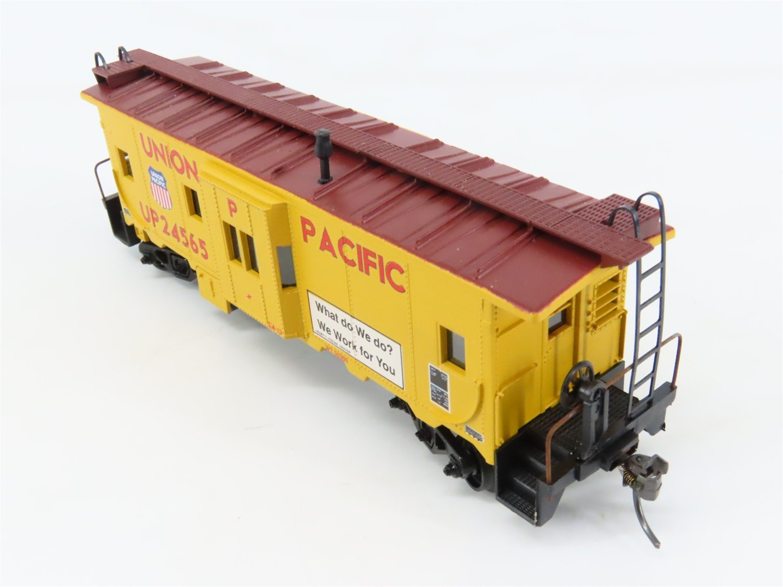 HO Scale Athearn 1180 UP Union Pacific Bay Window Caboose #24565
