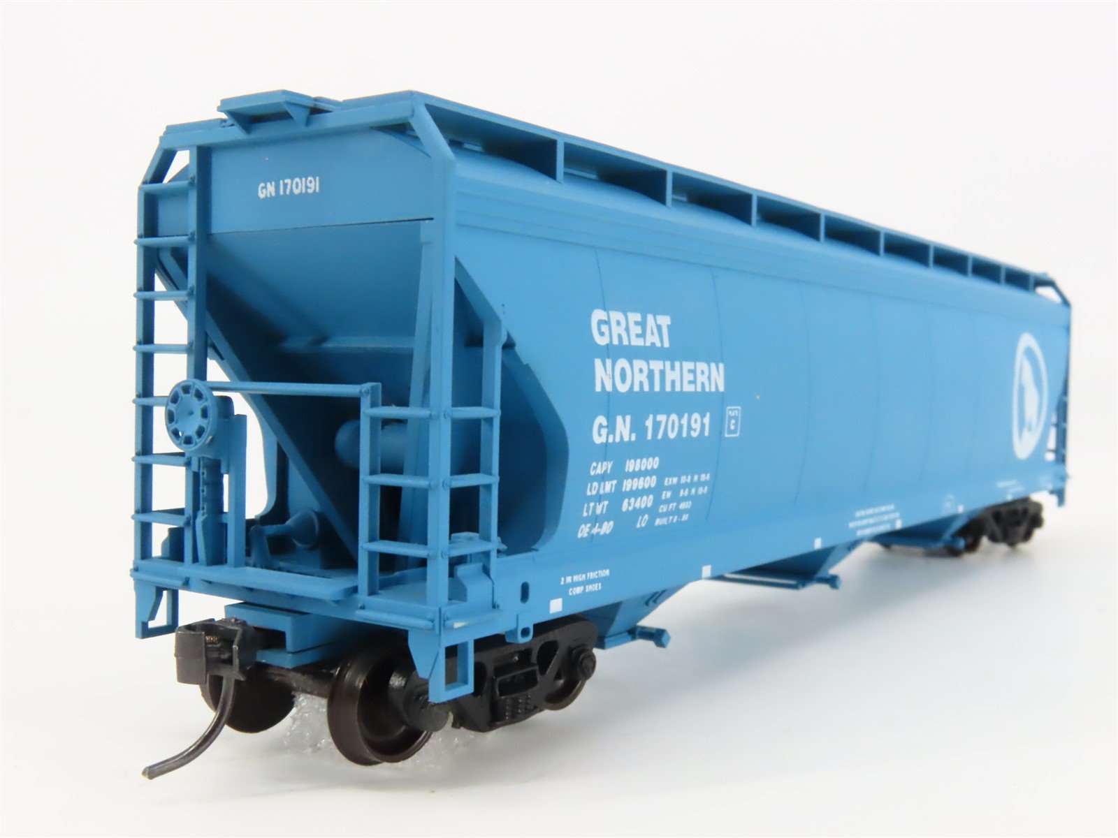 HO Scale Accurail 3331 GN Great Northern 3-Bay Covered Hopper 3-Car Pack
