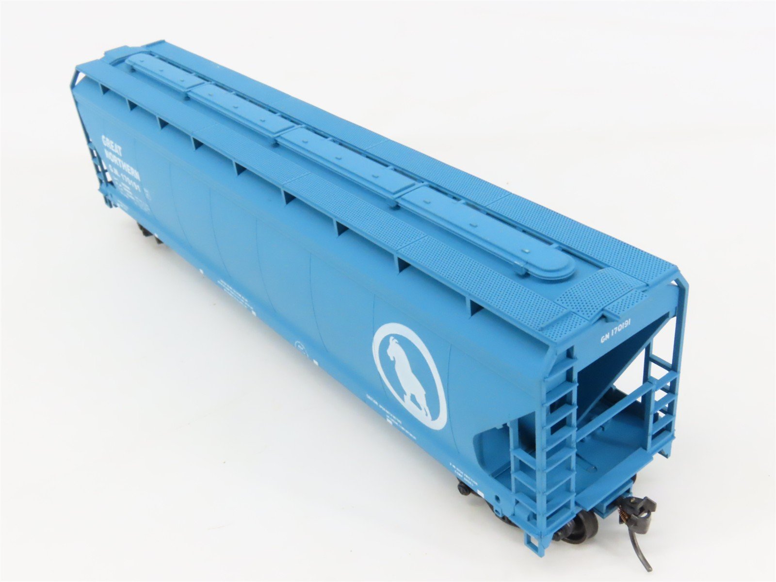 HO Scale Accurail 3331 GN Great Northern 3-Bay Covered Hopper 3-Car Pack