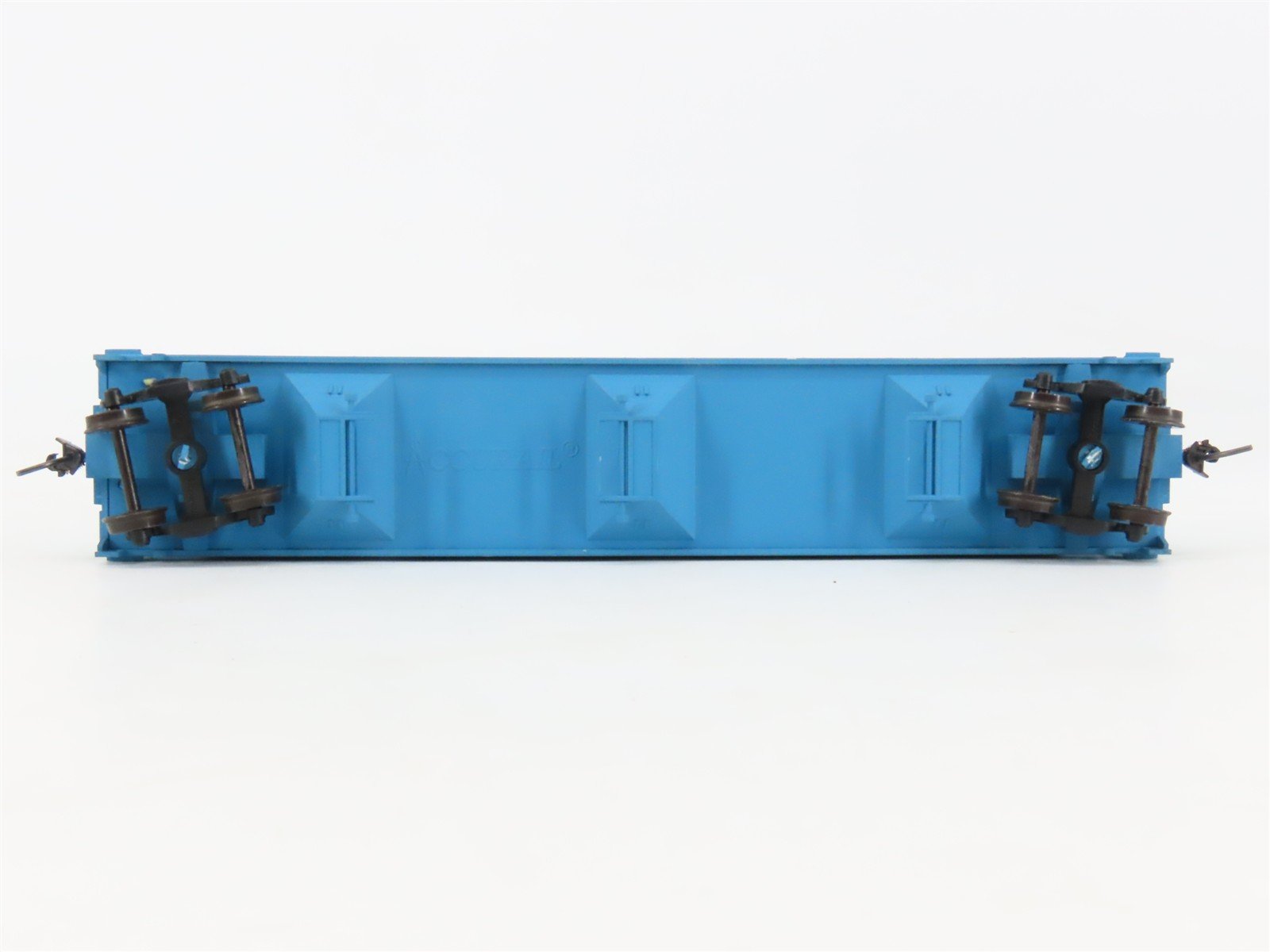 HO Scale Accurail 3331 GN Great Northern 3-Bay Covered Hopper 3-Car Pack