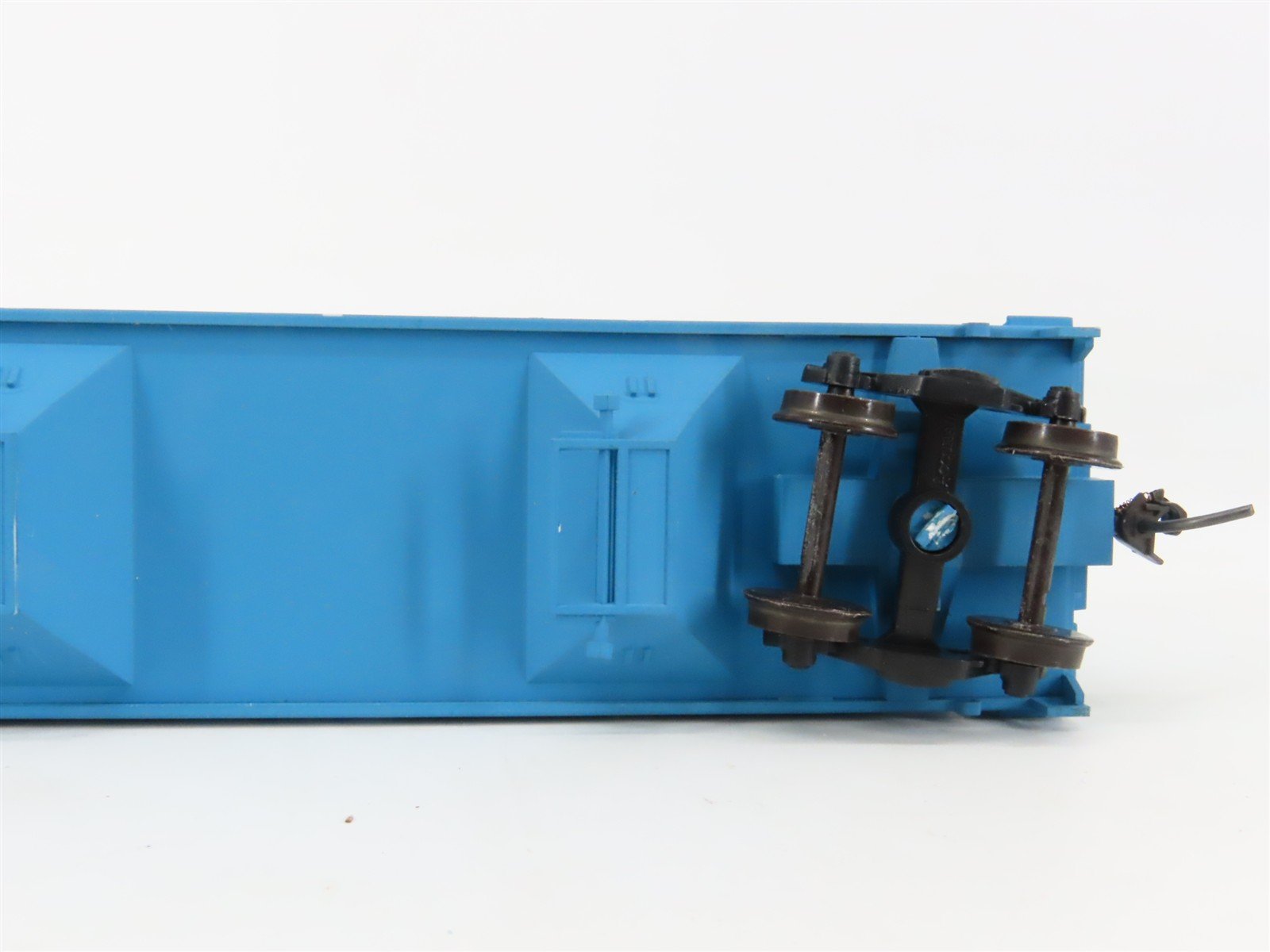 HO Scale Accurail 3331 GN Great Northern 3-Bay Covered Hopper 3-Car Pack