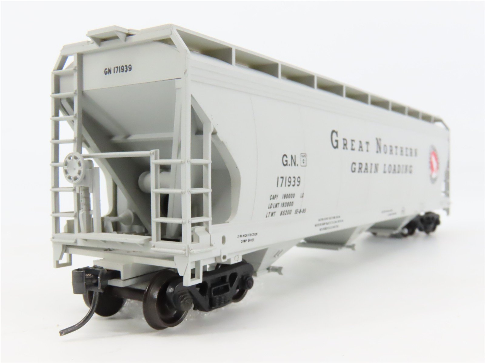 HO Scale Accurail 3331 GN Great Northern 3-Bay Covered Hopper 3-Car Pack