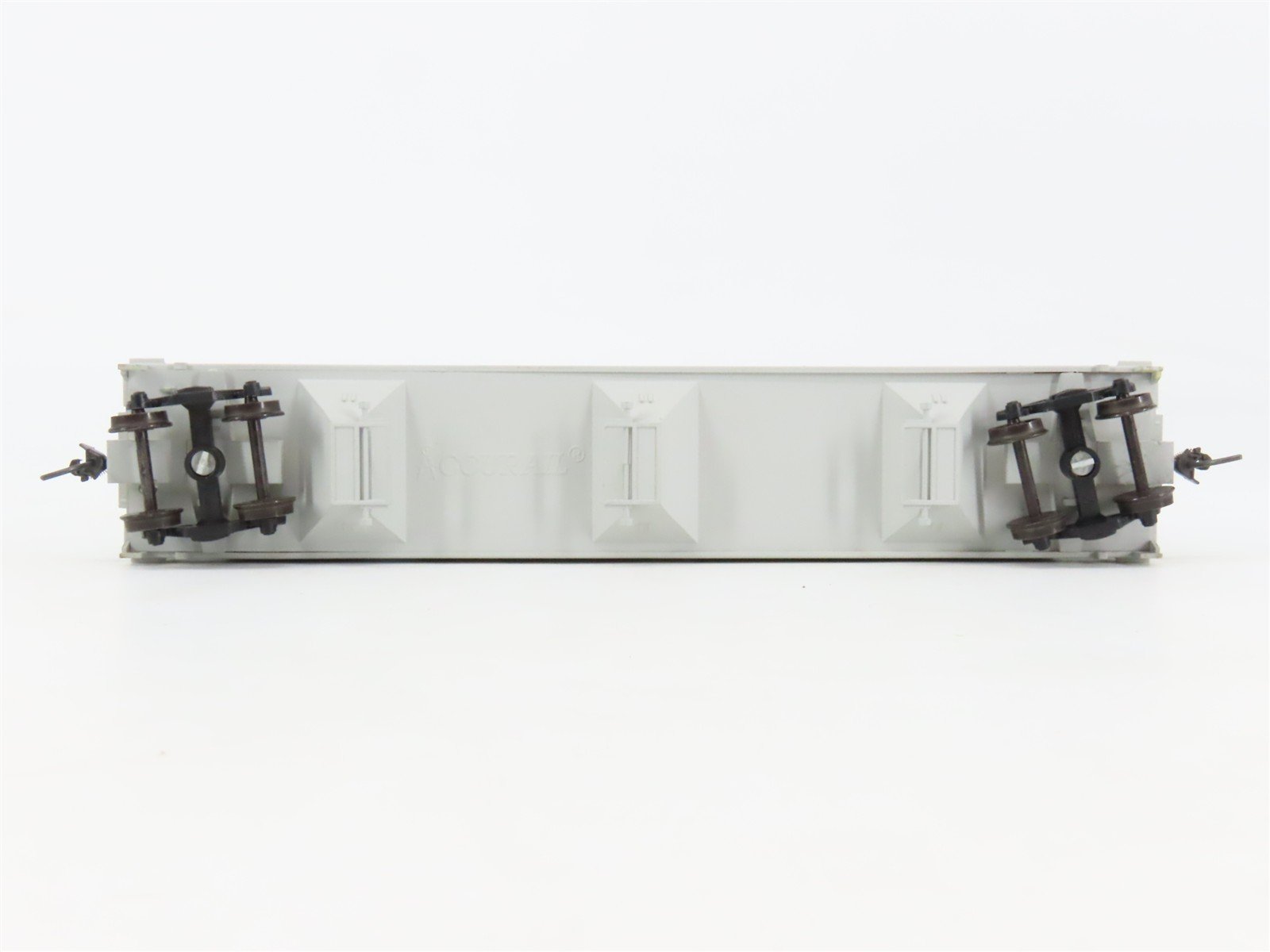 HO Scale Accurail 3331 GN Great Northern 3-Bay Covered Hopper 3-Car Pack