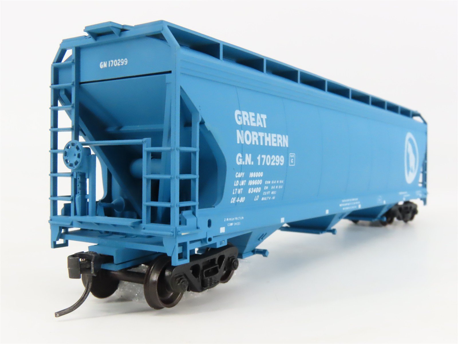 HO Scale Accurail 3331 GN Great Northern 3-Bay Covered Hopper 3-Car Pack