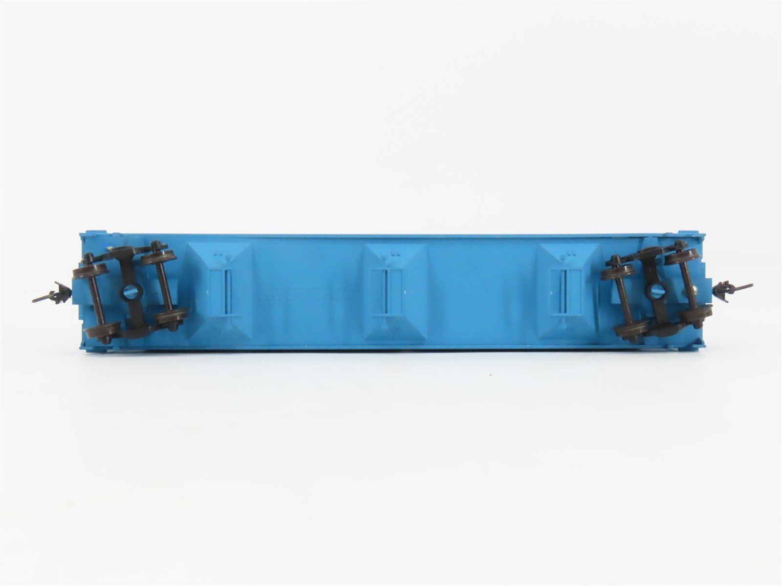 HO Scale Accurail 3331 GN Great Northern 3-Bay Covered Hopper 3-Car Pack