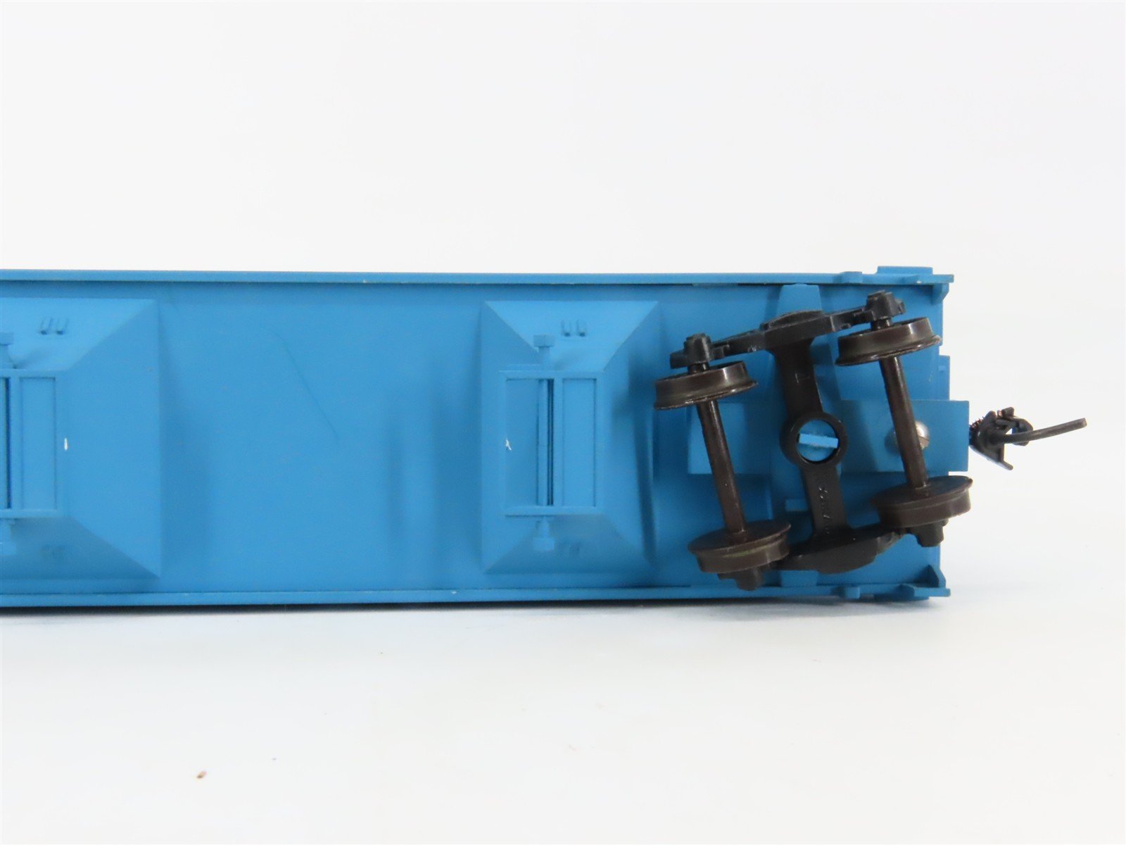 HO Scale Accurail 3331 GN Great Northern 3-Bay Covered Hopper 3-Car Pack