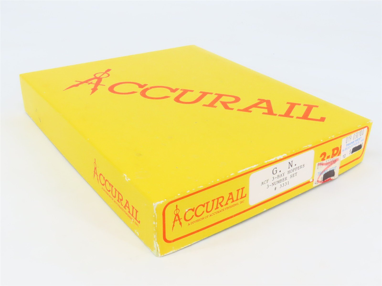 HO Scale Accurail 3331 GN Great Northern 3-Bay Covered Hopper 3-Car Pack