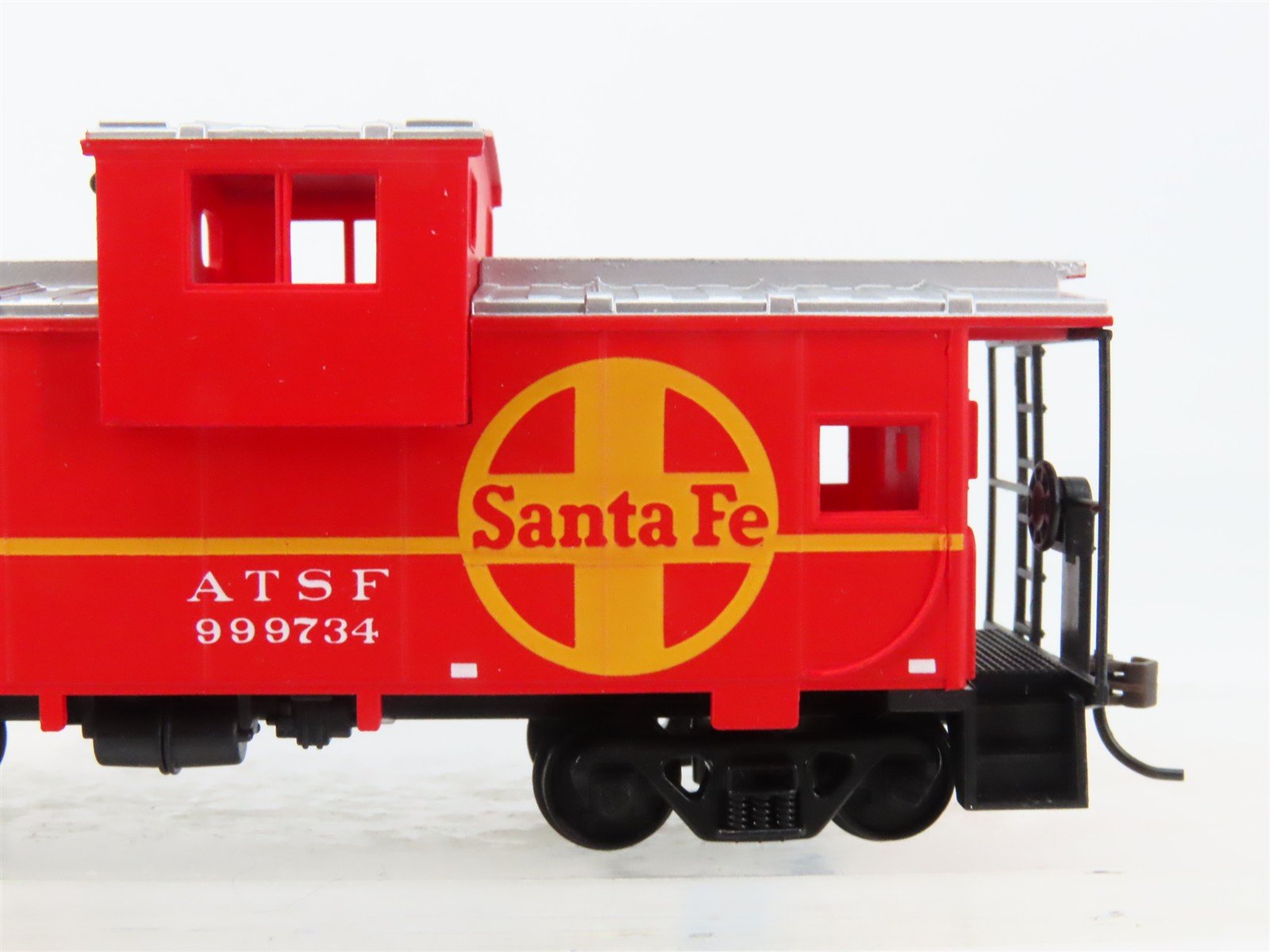 HO Scale Walthers 931-503 ATSF Santa Fe Extended Vision Caboose #999734