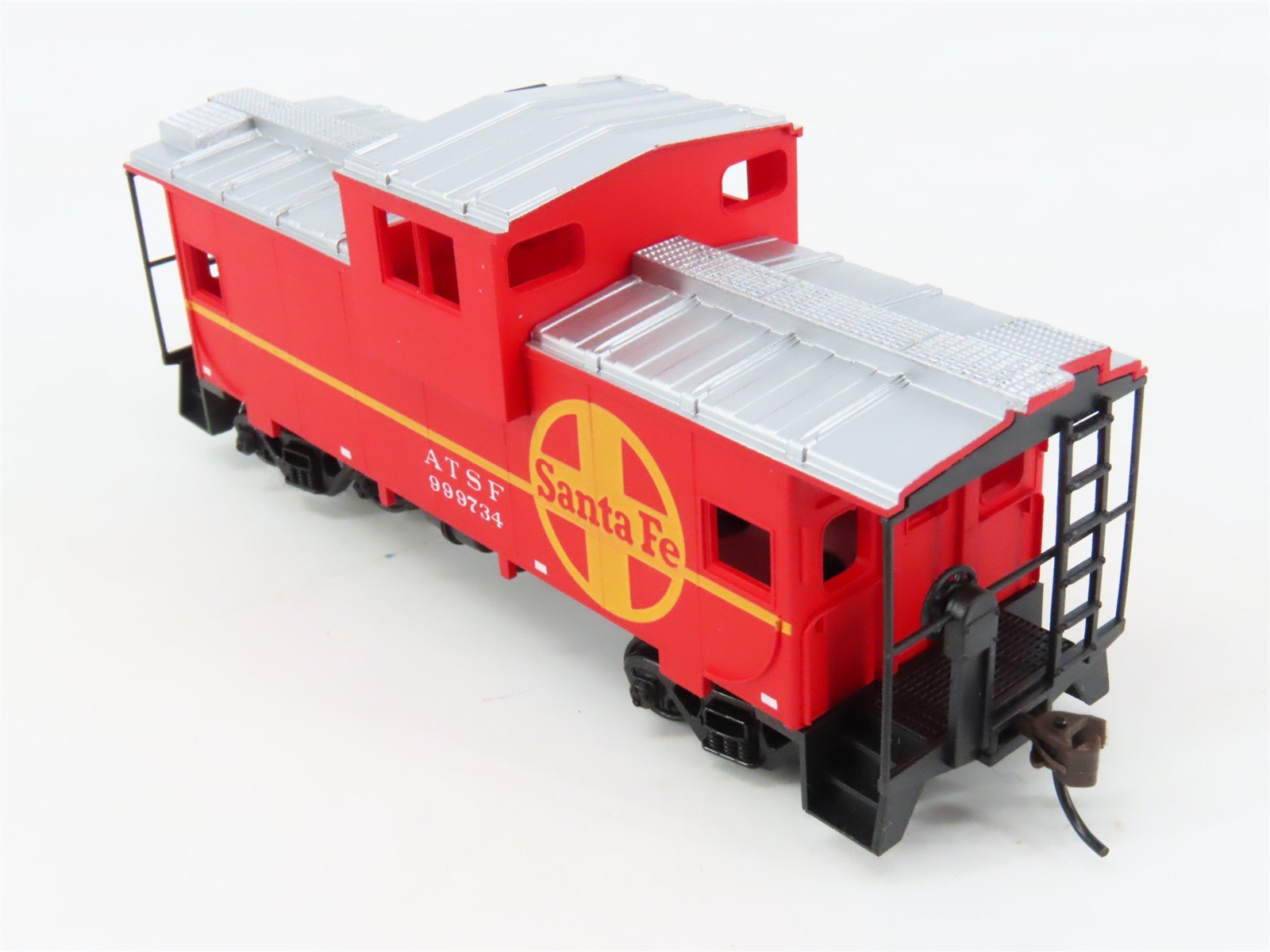 HO Scale Walthers 931-503 ATSF Santa Fe Extended Vision Caboose #999734