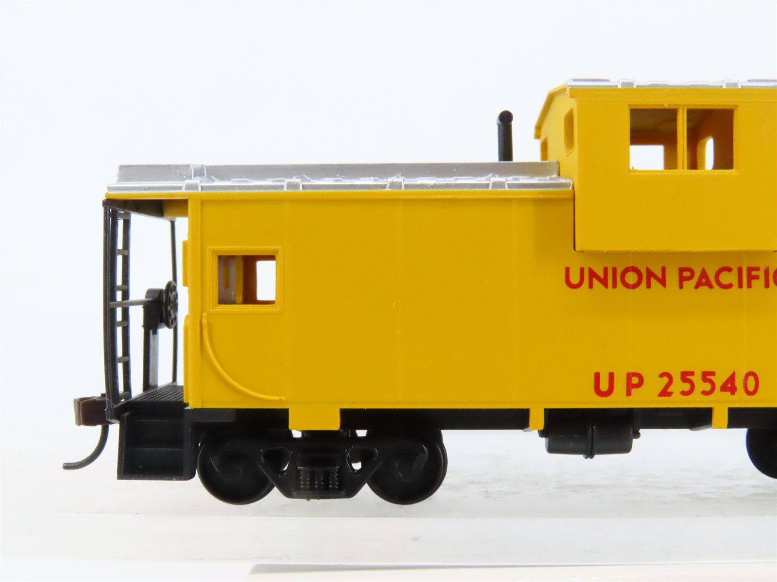 HO Scale Walthers 931-502 UP Union Pacific Extended Vision Caboose #25540
