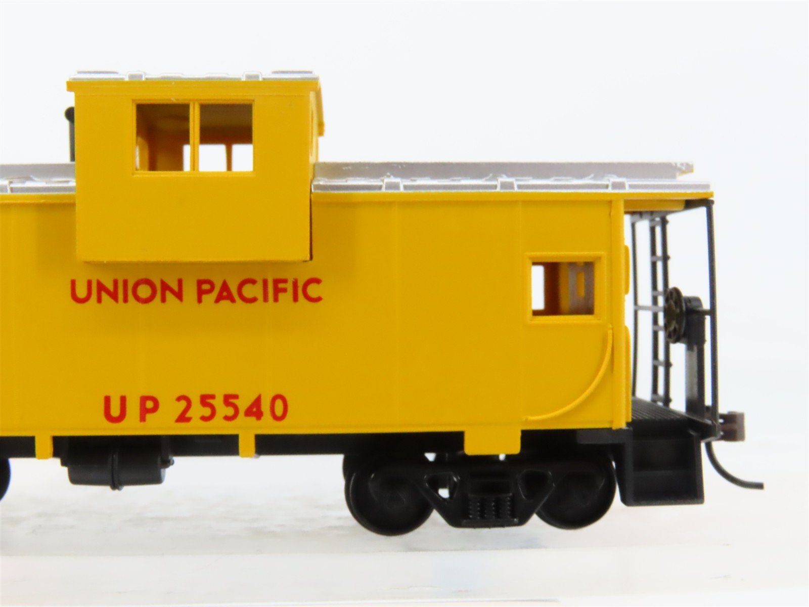 HO Scale Walthers 931-502 UP Union Pacific Extended Vision Caboose #25540