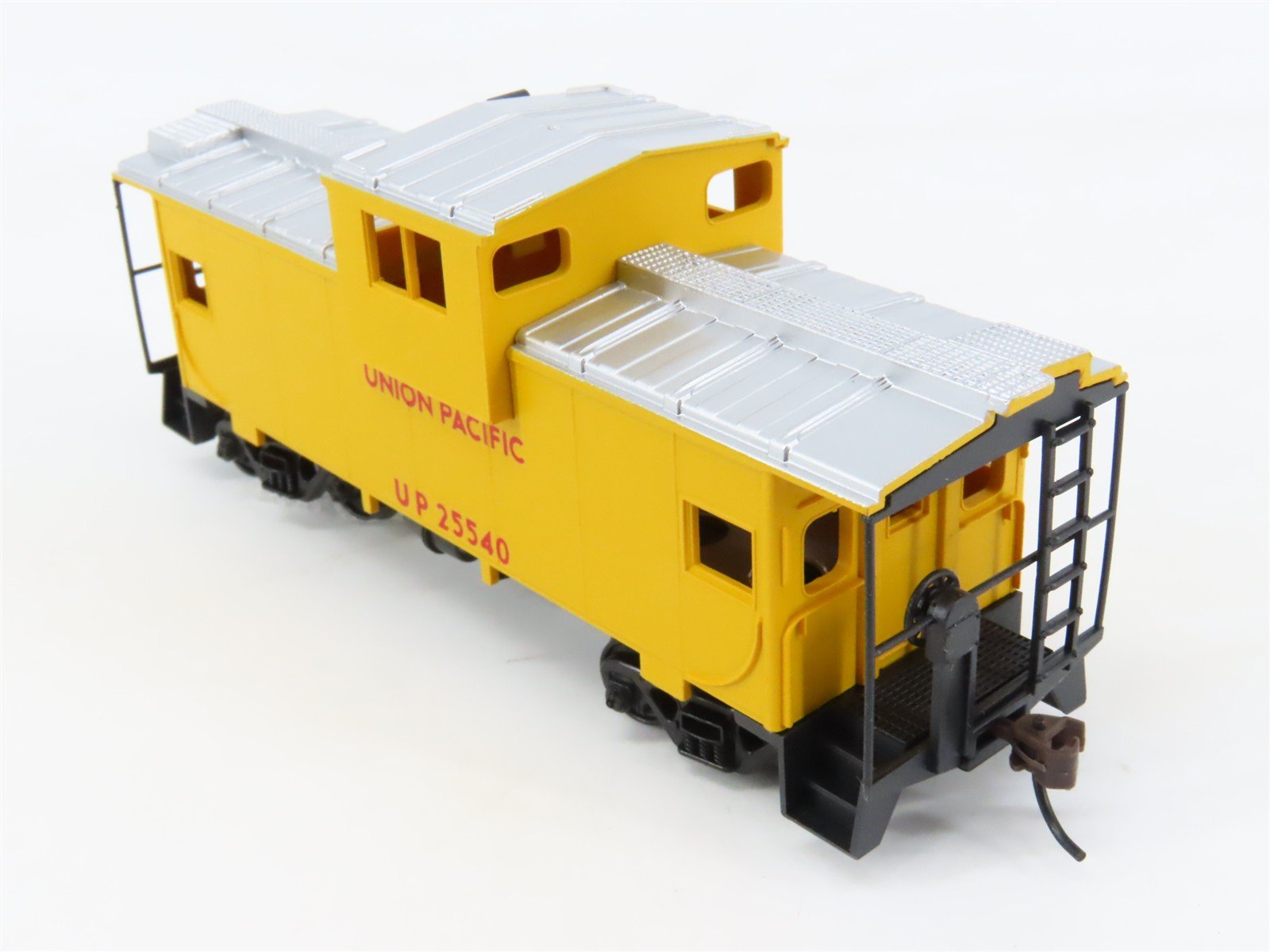 HO Scale Walthers 931-502 UP Union Pacific Extended Vision Caboose #25540