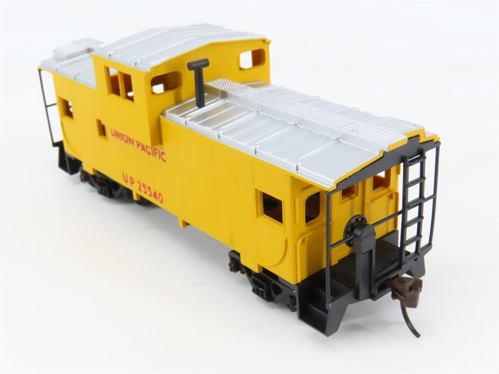 HO Scale Walthers 931-502 UP Union Pacific Extended Vision Caboose #25540