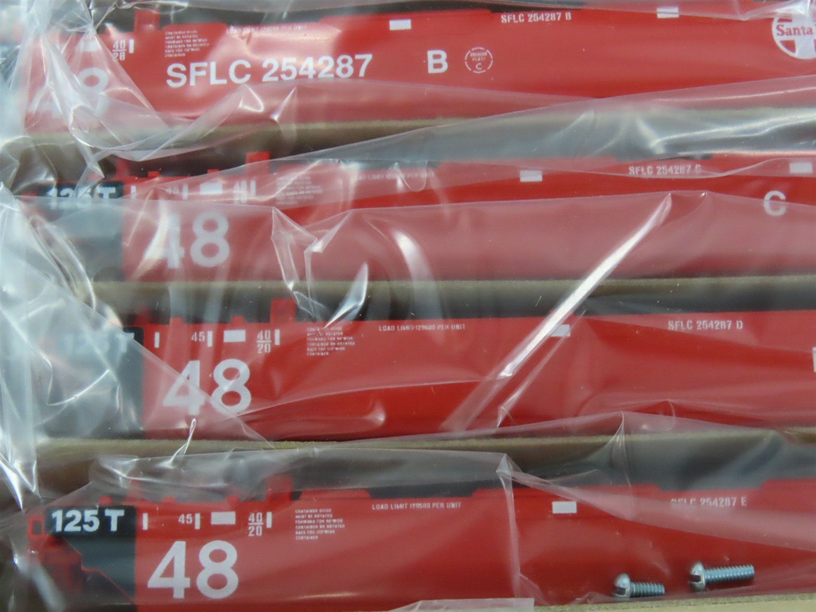 HO Scale Athearn 5918 ATSF Santa Fe Gunderson Maxi-III Well 5-Car Kit