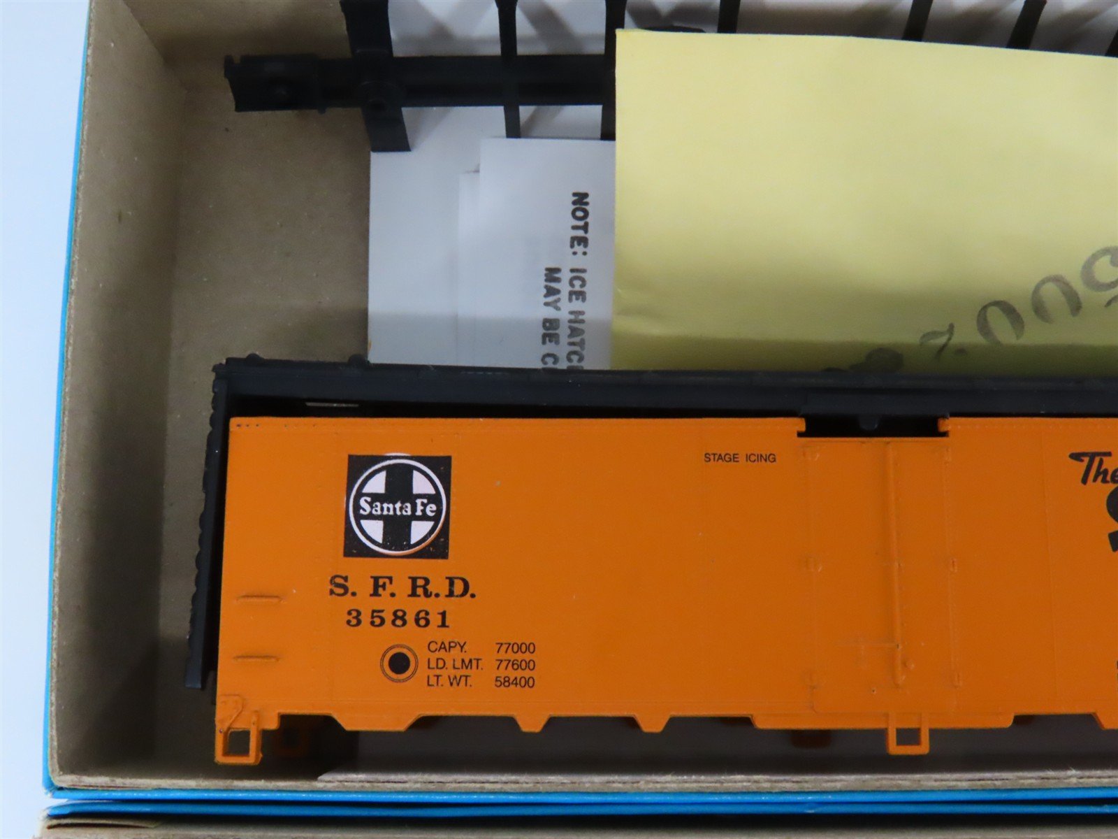LOT of 7 HO Scale Athearn ATSF/Blatz/FGE 40' Steel Reefer Car Kit