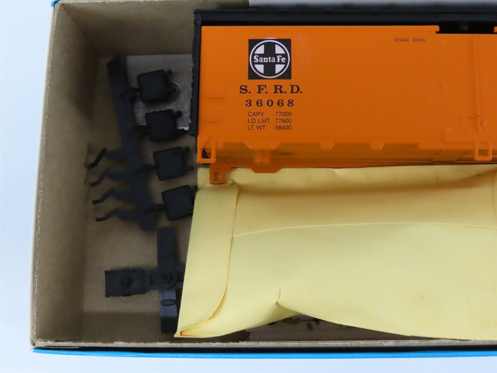 LOT of 7 HO Scale Athearn ATSF/Blatz/FGE 40' Steel Reefer Car Kit