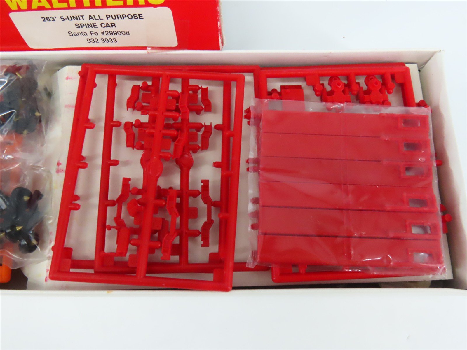HO Scale Walthers 932-3933 ATSF Santa Fe 263' 5-Unit Spine Car Kit