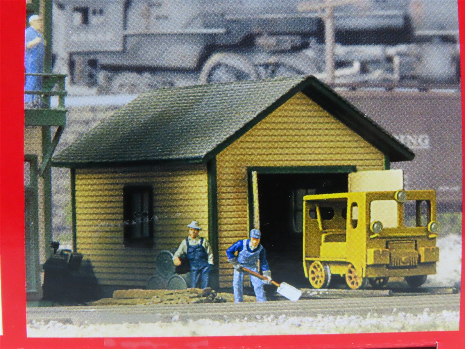 HO Scale Walthers 933-2804 Speeder Shed w/Speeder & Bumpers