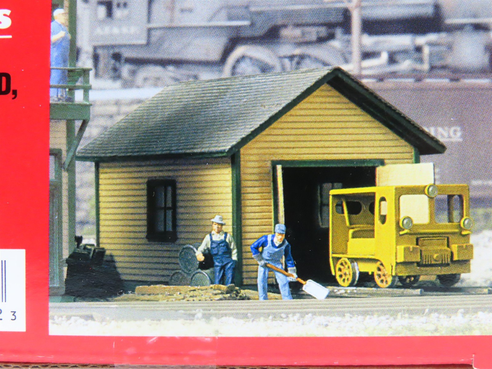 HO Scale Walthers 933-2804 Speeder Shed w/Speeder & Bumpers