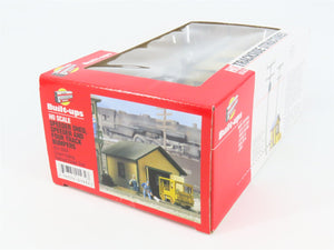 HO Scale Walthers 933-2804 Speeder Shed w/Speeder & Bumpers