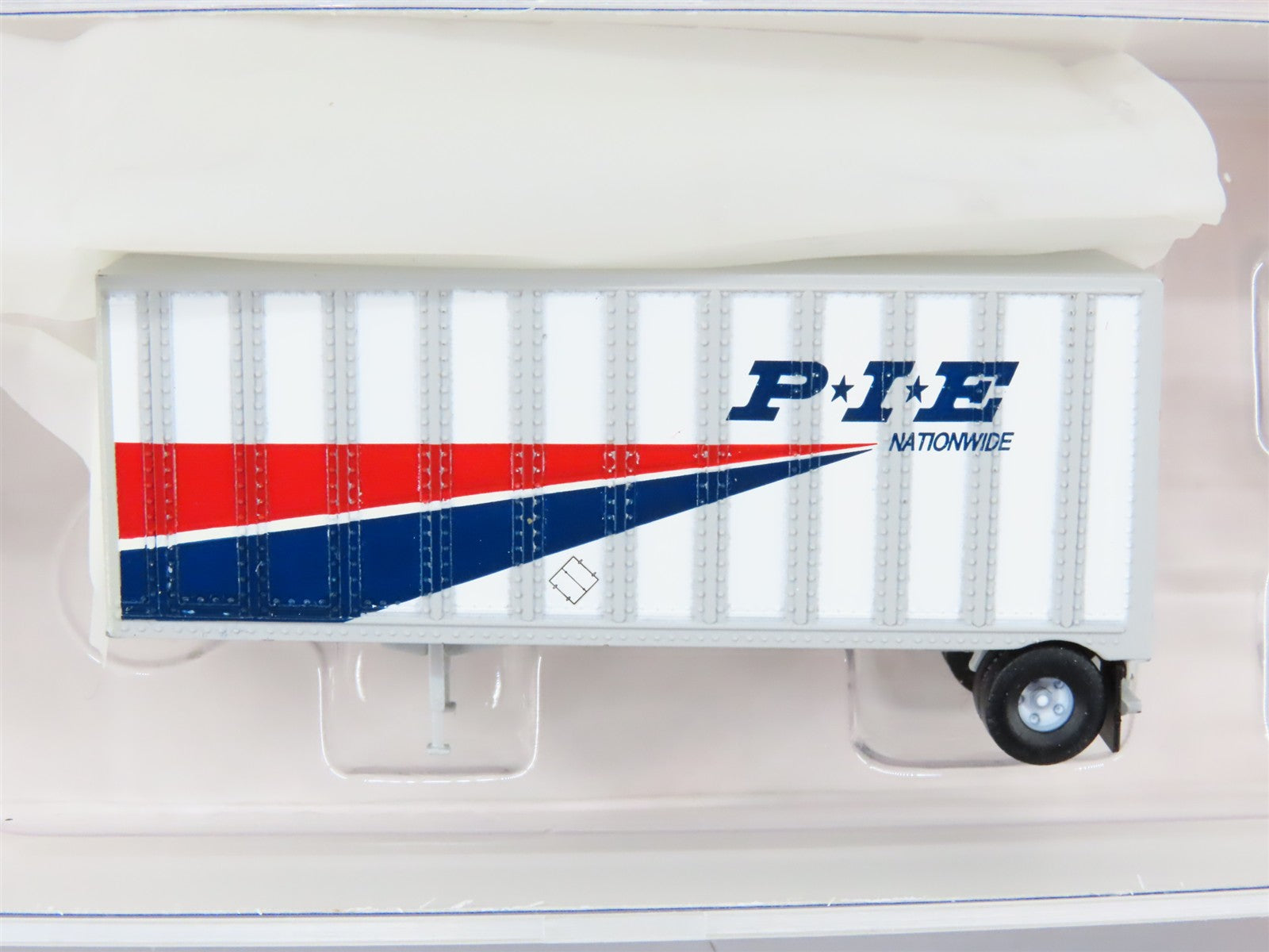 N Scale Athearn 10828 PIE Nationwide Two 28' Wedge Trailers w/ Dolly