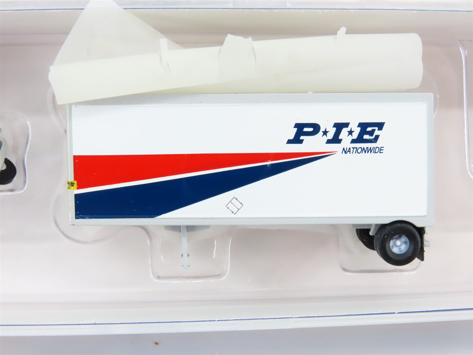 N Scale Athearn 10828 PIE Nationwide Two 28' Wedge Trailers w/ Dolly