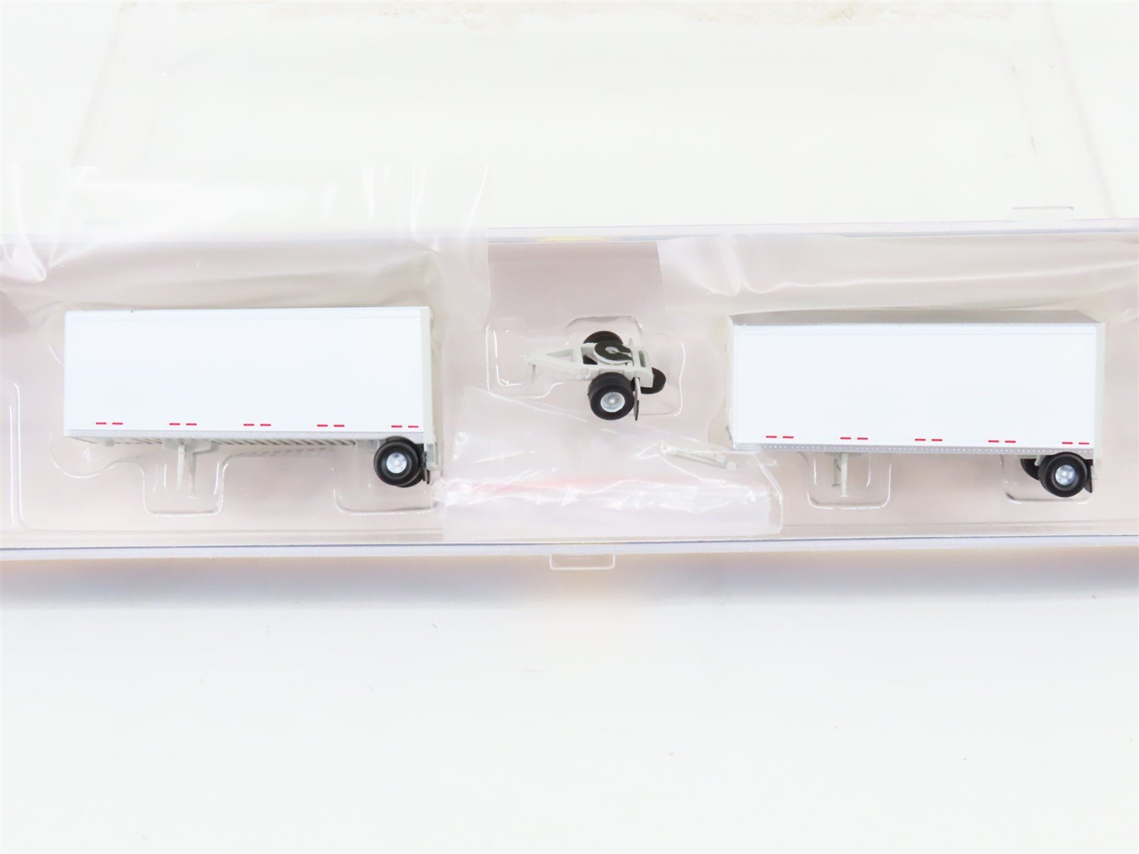 N Scale Athearn ATH22999 Owner Operator Two 28' Wedge Trailers w/ Dolly