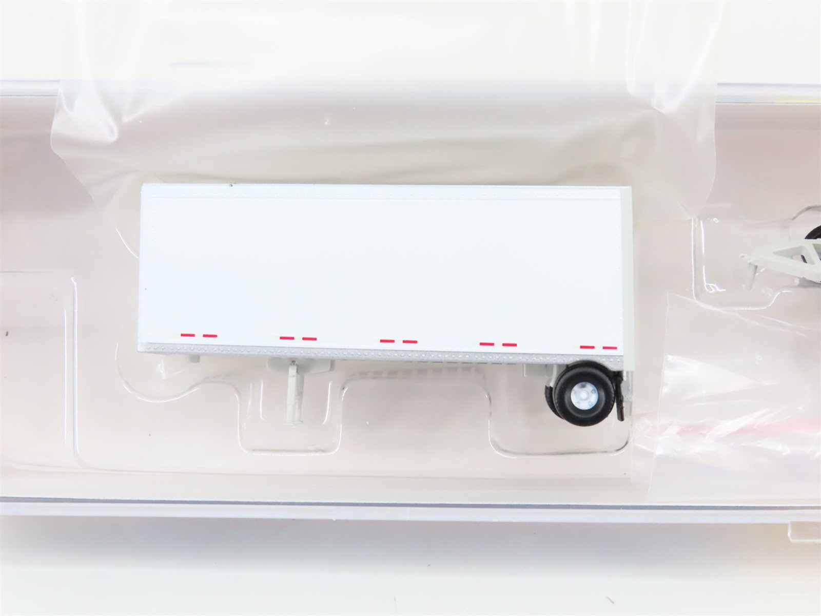 N Scale Athearn ATH22999 Owner Operator Two 28' Wedge Trailers w/ Dolly