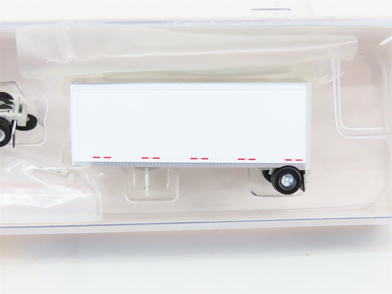 N Scale Athearn ATH22999 Owner Operator Two 28' Wedge Trailers w/ Dolly