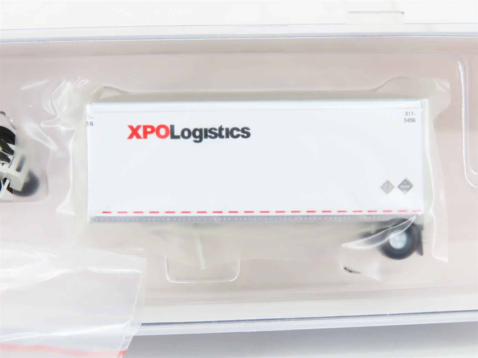 N Scale Athearn ATH10758 XPOLogistics Two 28' Wedge Trailers w/ Dolly