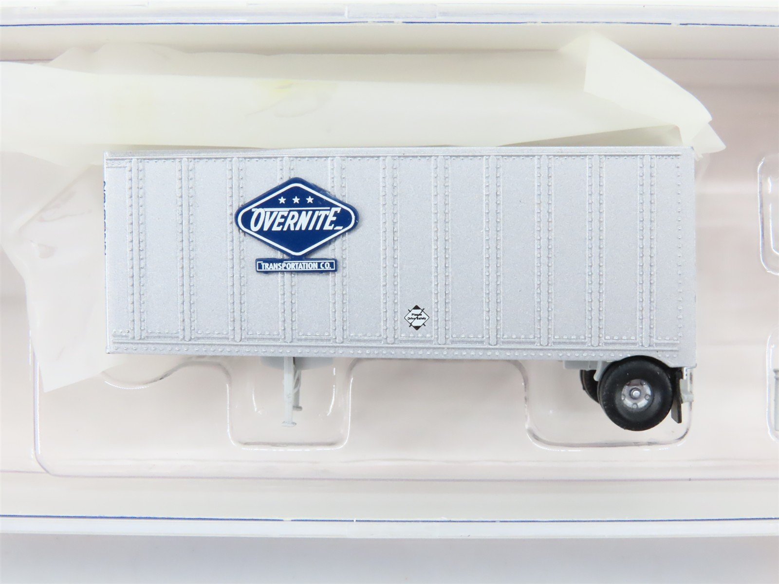 N Scale Athearn 10823 Overnite Transportation Two 28' Wedge Trailers w/ Dolly
