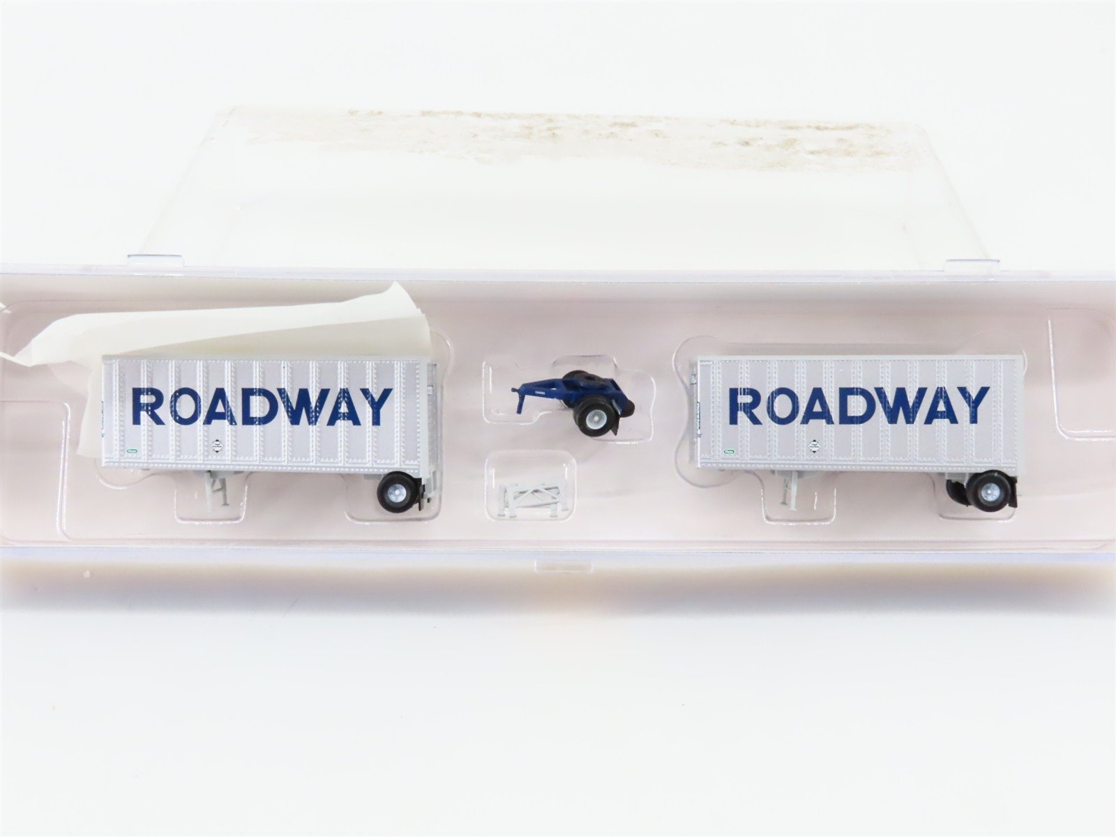 N Scale Athearn 28302 Roadway Two 28' Wedge Trailers w/ Dolly